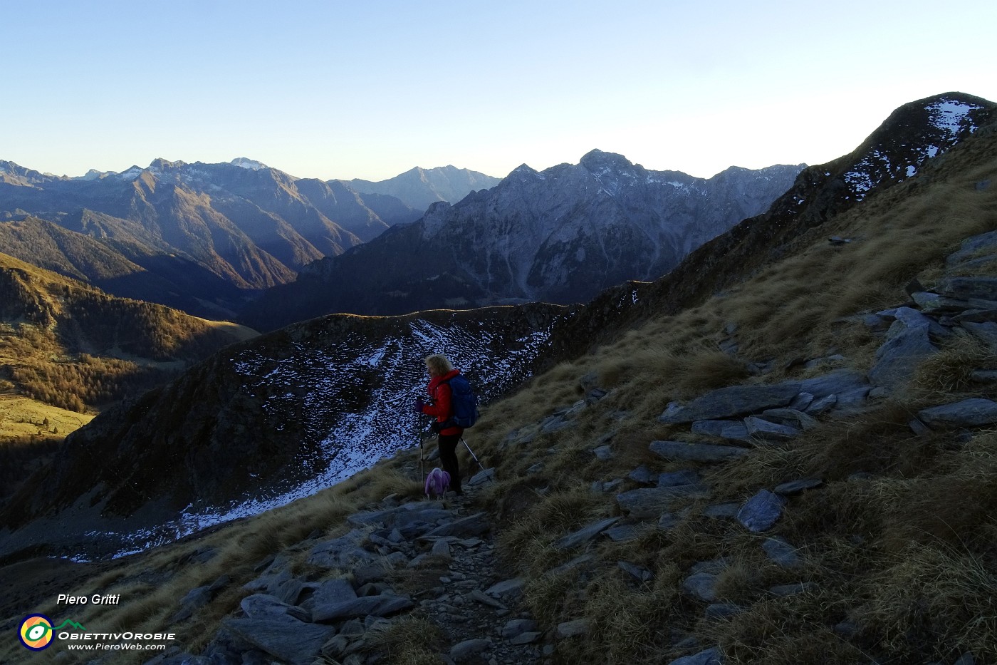 65 Da Cima di Lemma scendiamo al Passo di Tartano.JPG -                                